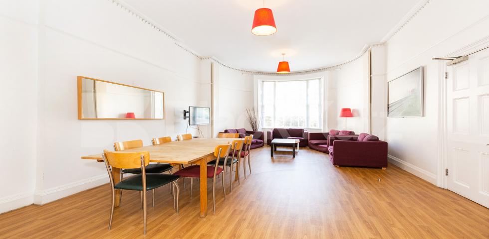 			HUGE 5 BED 4 BATH IN WC1!, 5 Bedroom, 1 bath, 1 reception Flat			 Bedford Place, BLOOMSBURY